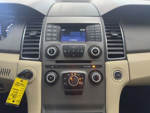 Used 2017 Ford Taurus SE image 14