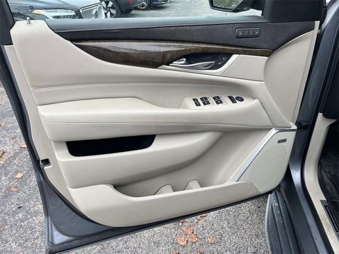 Used 2019 Cadillac Escalade Luxury image 21