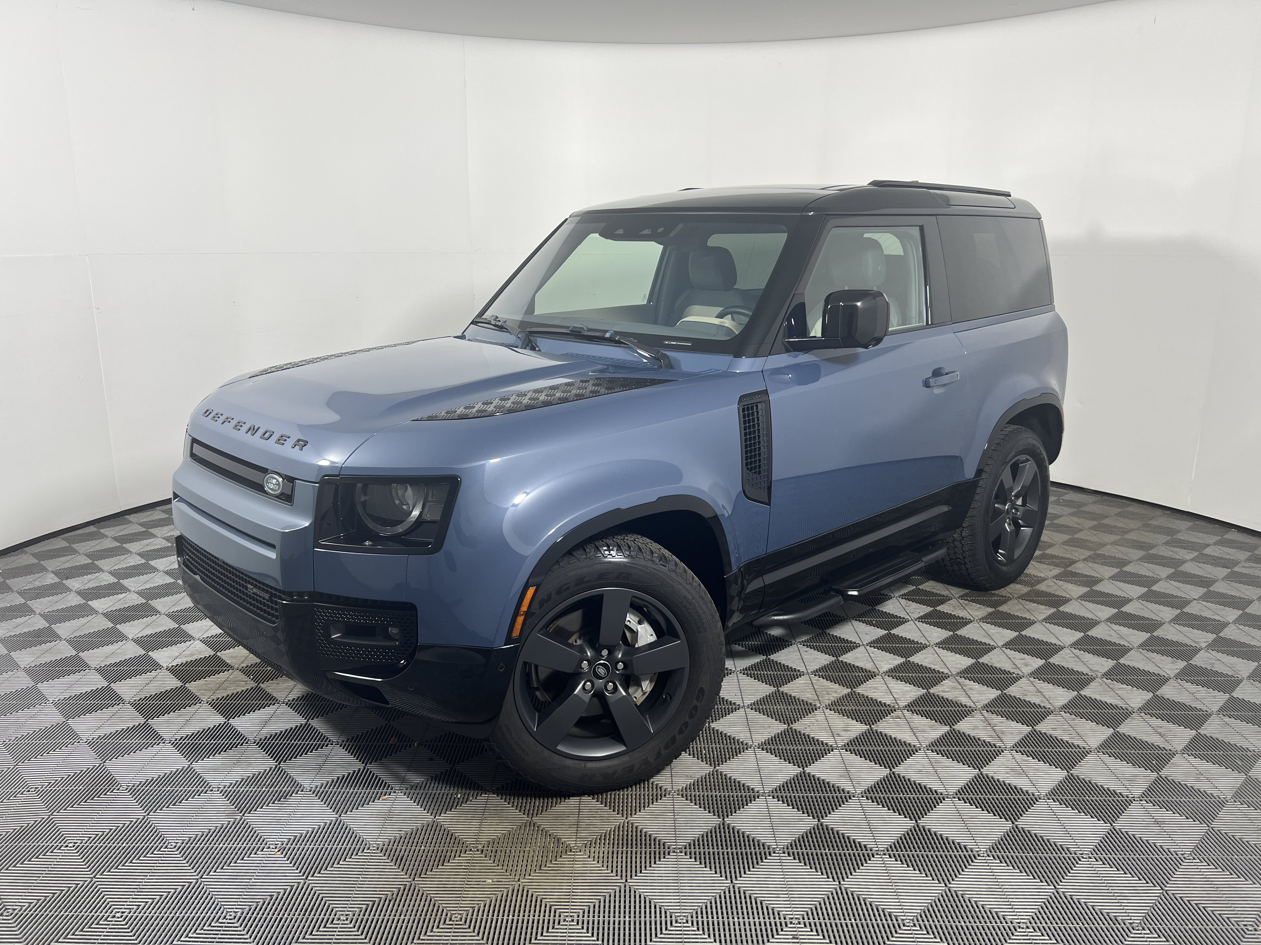 Used 2022 Land Rover Defender 90 X-Dynamic SE AWD/4WD image 1