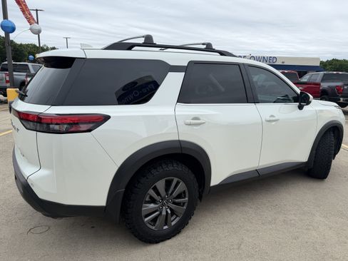 Used 2024 Nissan Pathfinder SV FWD image 5