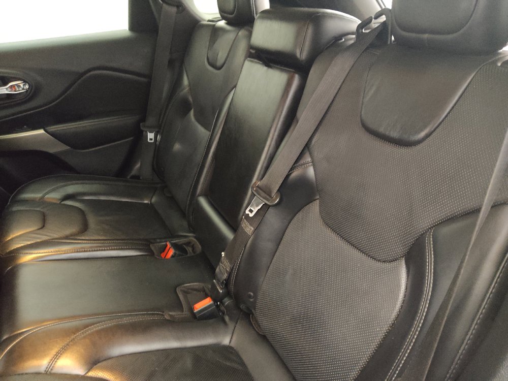 Used 2019 Jeep Cherokee Limited FWD image 18