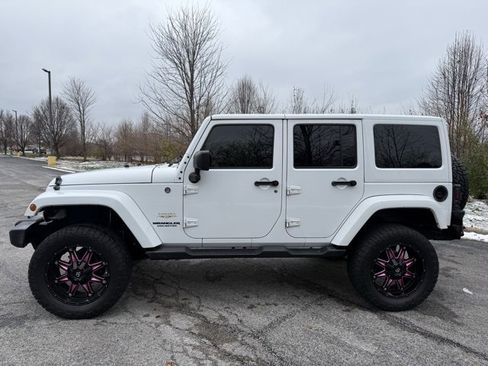 Used 2015 Jeep Wrangler Unlimited Sahara w/ Connectivity Group image 3