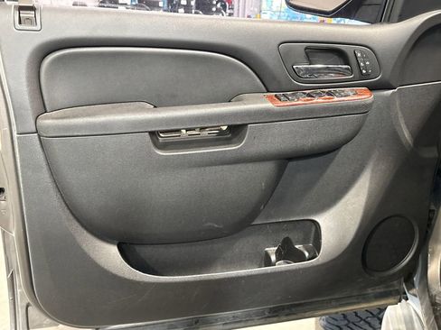 Used 2012 Chevrolet Tahoe LTZ AWD/4WD image 8