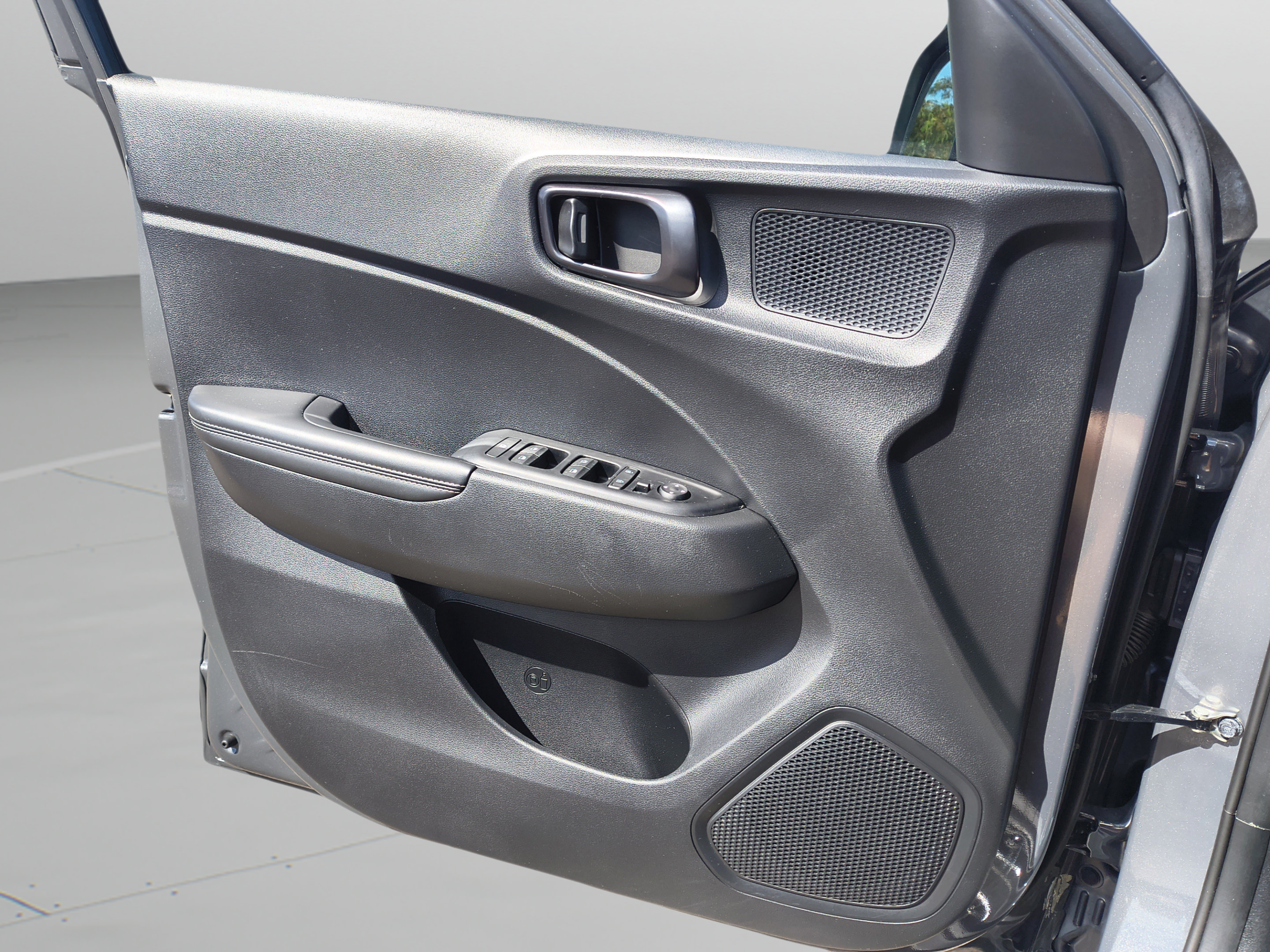 Certified 2024 Hyundai Venue Limited FWD image 21