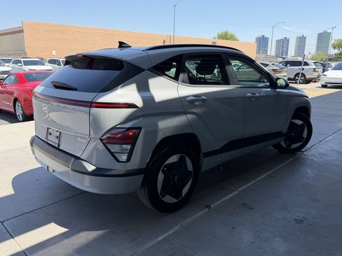 Used 2025 Hyundai Kona SEL FWD image 4