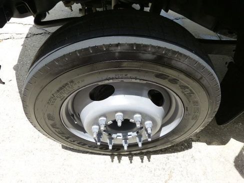 Used 2018 Ford F550 2WD Regular Cab Super Duty image 31