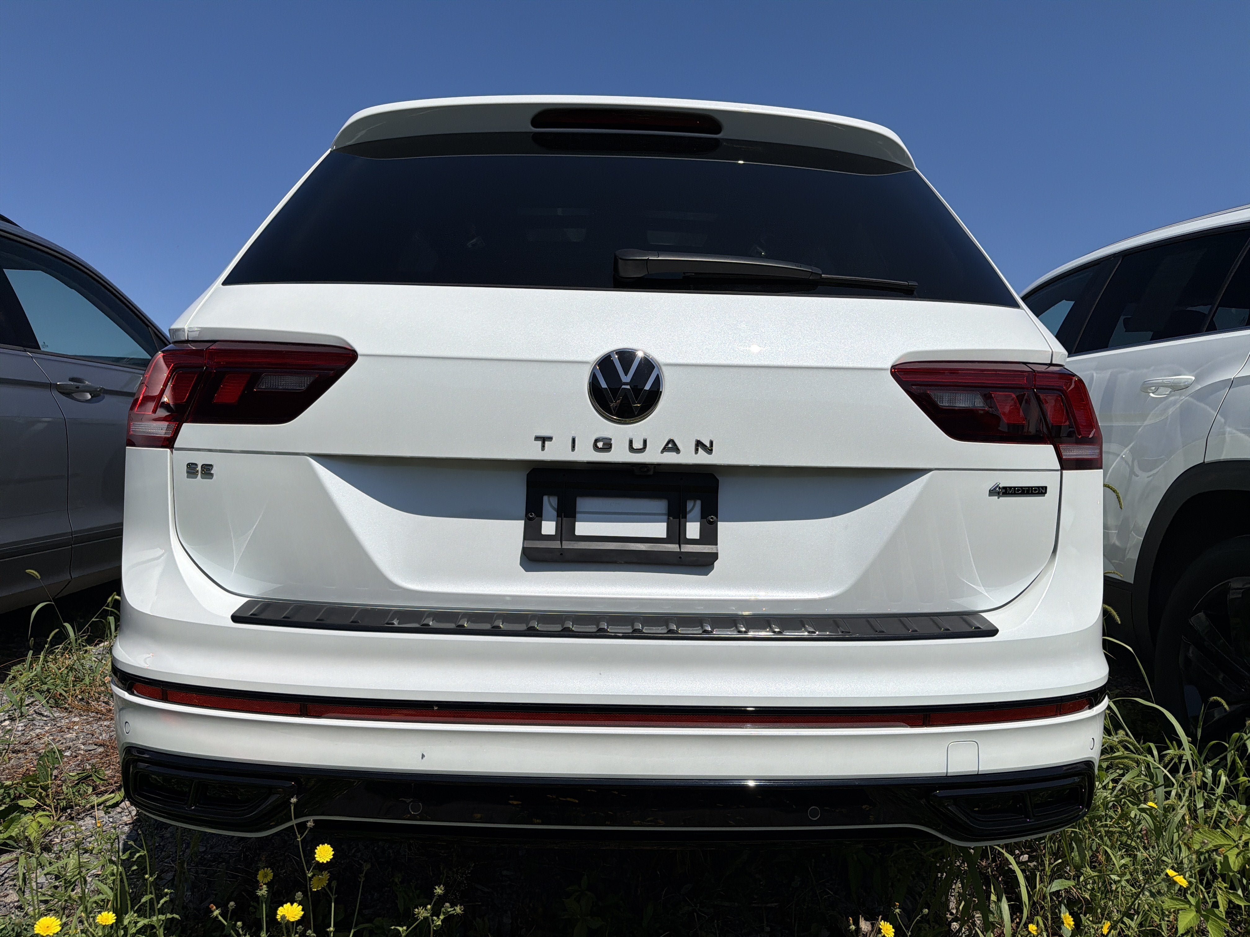 Used 2024 Volkswagen Tiguan SE R-Line AWD/4WD image 5