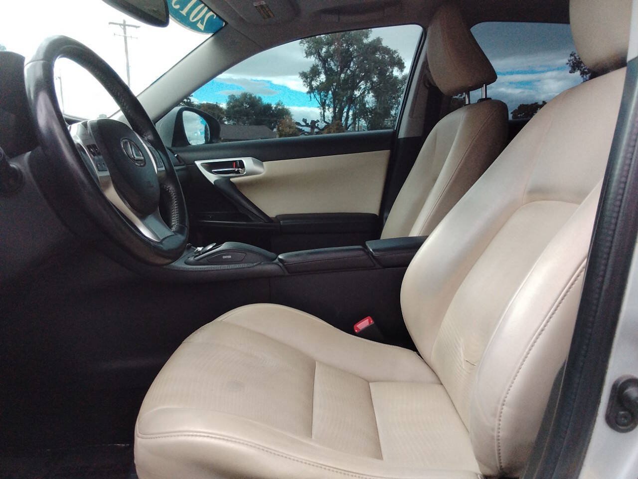 Used 2013 Lexus CT 200h w/ Premium Pkg w/Navigation FWD image 7