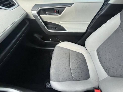 Used 2025 Toyota RAV4 XLE w/ Convenience Package FWD image 22