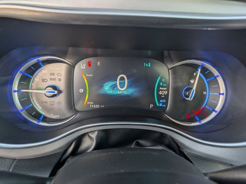 Used 2020 Chrysler Pacifica Limited w/ Advanced Safetytec Group image 19