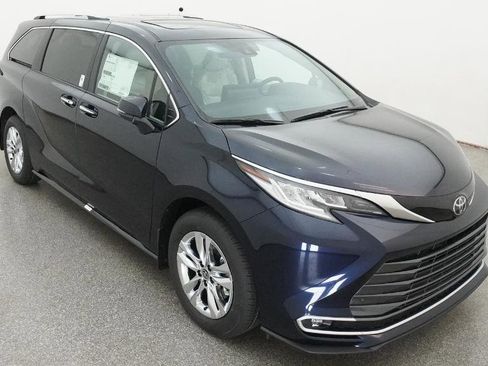 New 2026 Toyota Sienna Limited FWD image 22