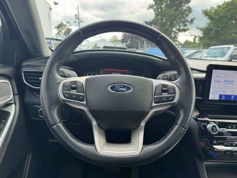 Used 2021 Ford Explorer Limited w/ Equipment Group 301A AWD/4WD image 12