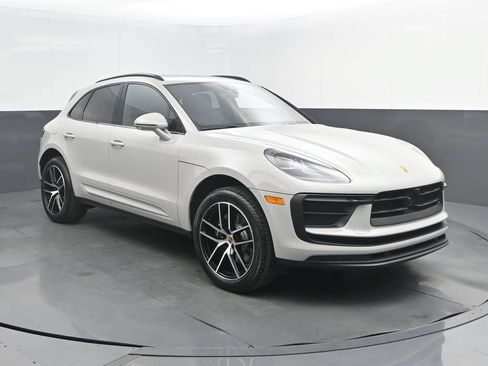 New 2026 Porsche Macan AWD/4WD image 9