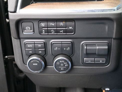 Used 2025 Chevrolet Tahoe High Country w/ Sun And Tow Package image 17