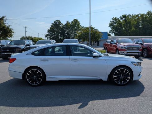 Used 2021 Honda Accord Touring image 2