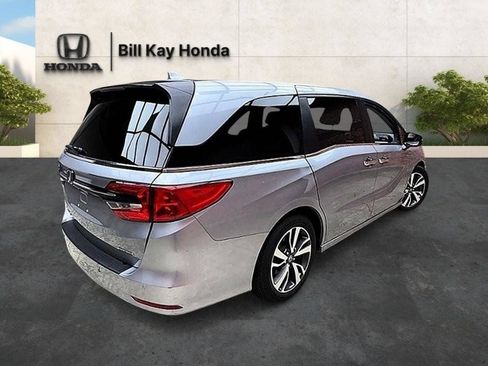 Used 2023 Honda Odyssey Touring image 3