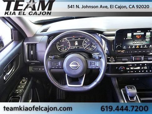 Used 2024 Nissan Pathfinder SL FWD image 23