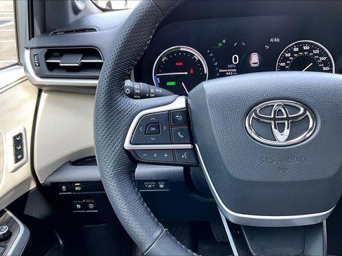 Certified 2024 Toyota Sienna Limited FWD image 24