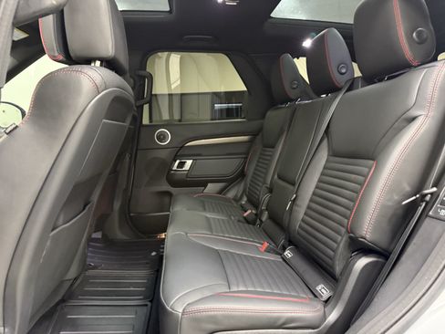 Used 2018 Land Rover Discovery HSE Luxury AWD/4WD image 15