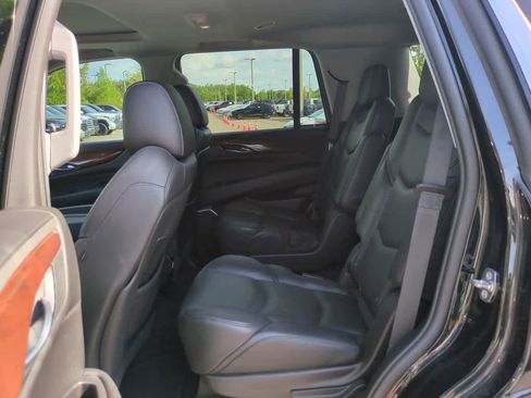 Used 2019 Cadillac Escalade Luxury RWD image 13