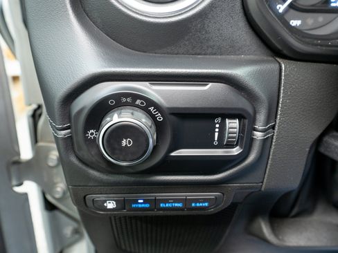 Used 2024 Jeep Wrangler High Altitude AWD/4WD image 33
