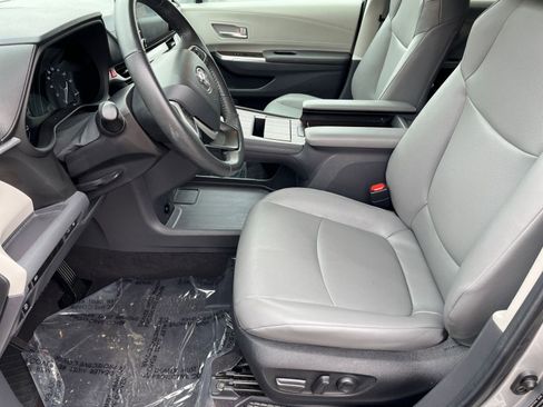 Used 2024 Toyota Sienna XLE image 24