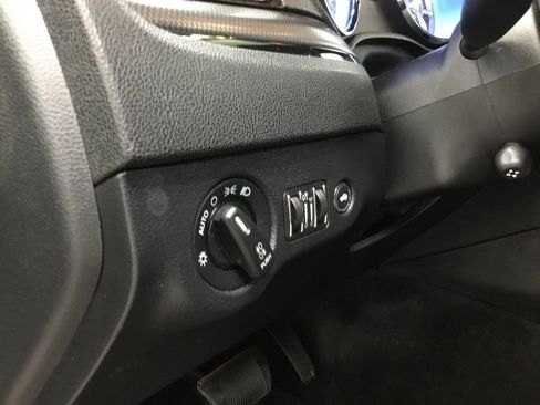 Used 2013 Chrysler 300 S w/ Luxury Group AWD/4WD image 8