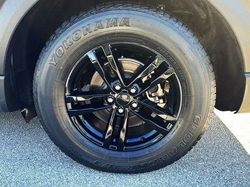 Used 2020 Ford Explorer XLT image 28