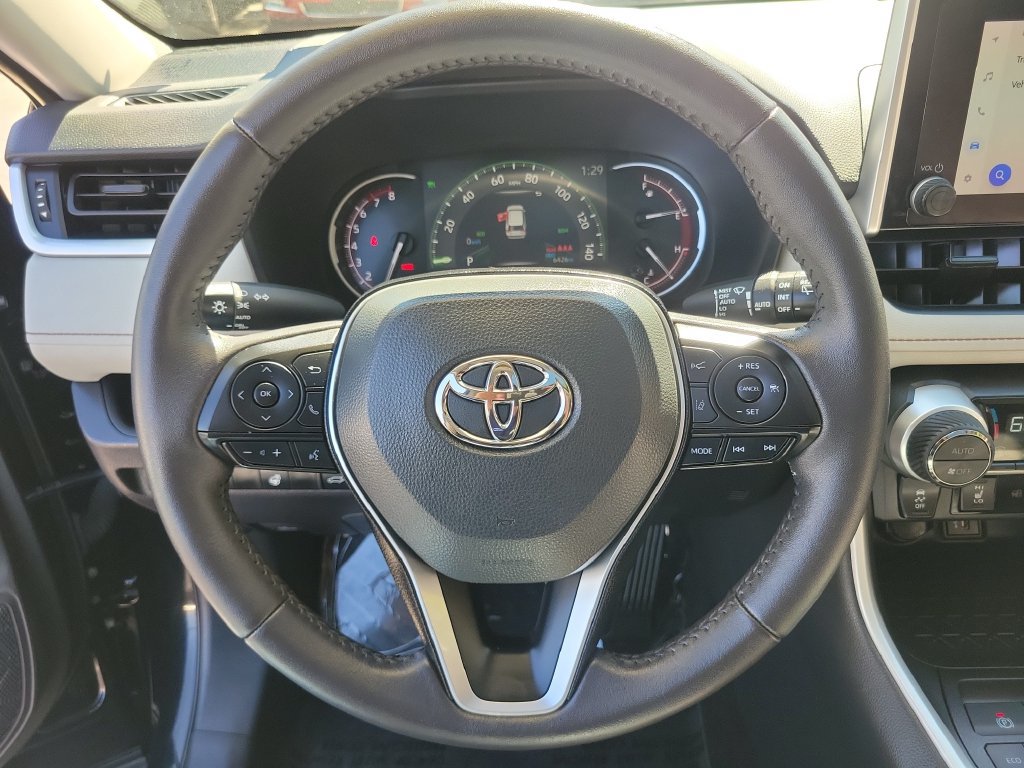 Used 2025 Toyota RAV4 XLE w/ Convenience Package FWD image 26