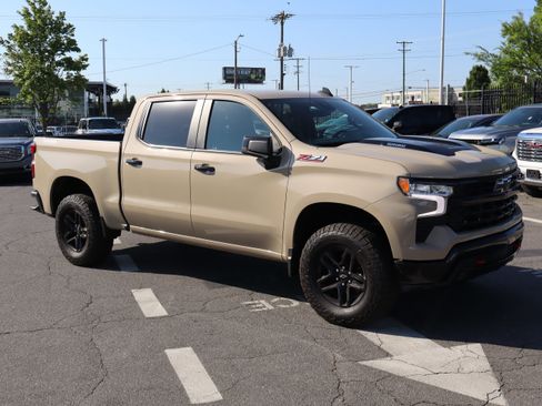 Used 2023 Chevrolet Silverado 1500 LT Trail Boss w/ Protection Package AWD/4WD image 2