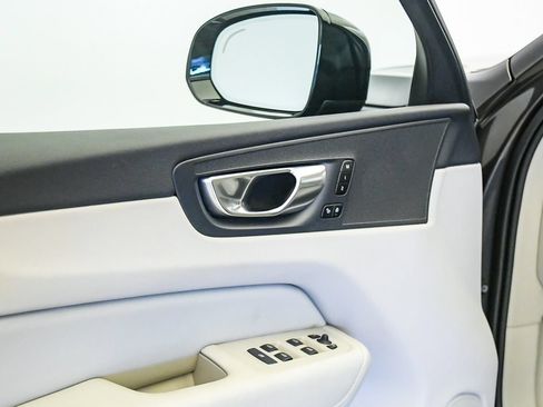 Certified 2025 Volvo XC60 B5 Core AWD/4WD image 24