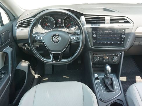 Used 2018 Volkswagen Tiguan SE w/ Panoramic Sunroof Package FWD image 5