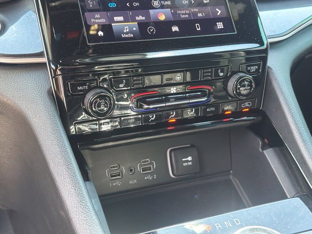 Used 2023 Jeep Grand Cherokee Altitude AWD/4WD image 29