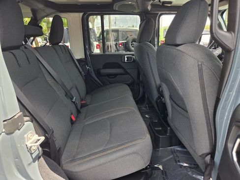 Certified 2025 Jeep Wrangler Unlimited Sahara AWD/4WD image 18