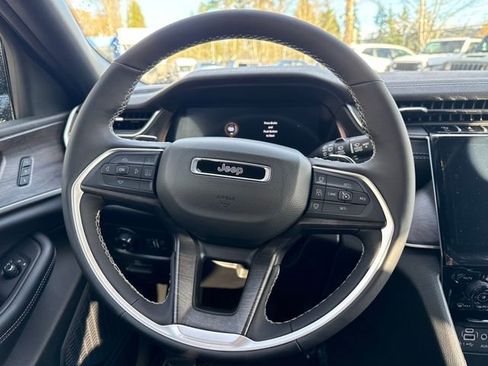 New 2025 Jeep Grand Cherokee Limited image 18