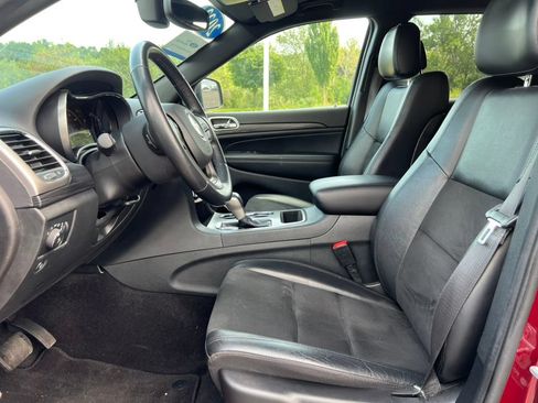 Used 2022 Jeep Grand Cherokee Laredo X AWD/4WD image 3