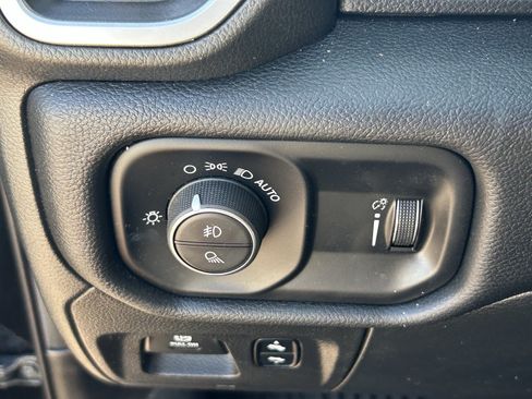 Used 2020 RAM 1500 Big Horn RWD image 18