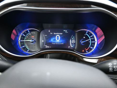 Used 2023 Chrysler Pacifica Limited image 15