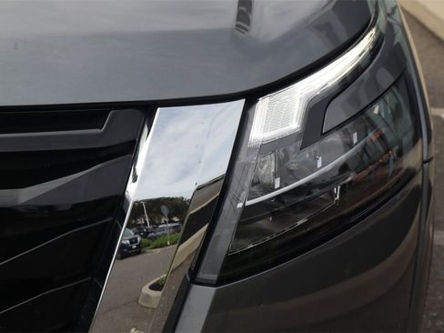 Certified 2025 Nissan Pathfinder SV image 13