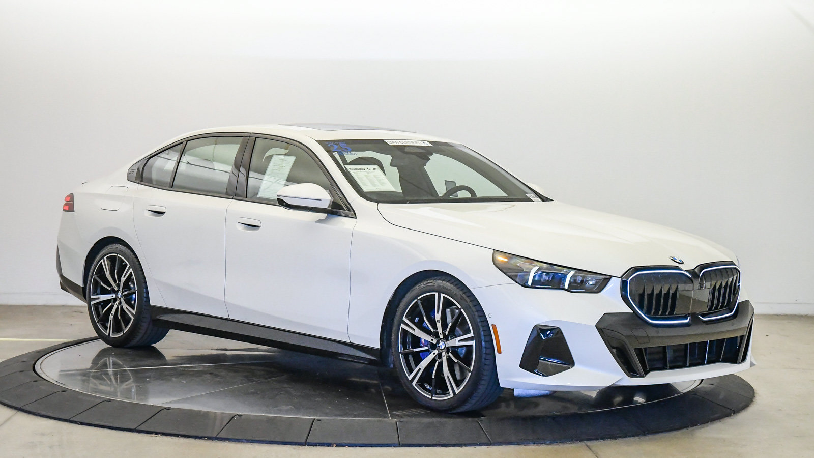 Certified 2025 BMW 540i xDrive w/ M Sport Package AWD/4WD image 6