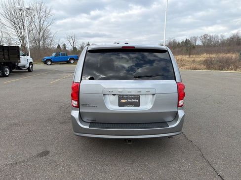 Used 2017 Dodge Grand Caravan SE image 7