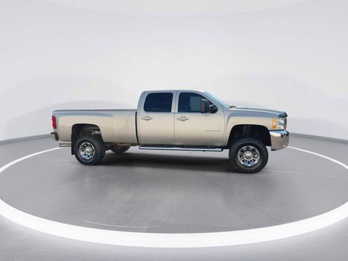 Used 2009 Chevrolet Silverado 3500 LTZ w/ Suspension Package, Off-Road AWD/4WD image 9
