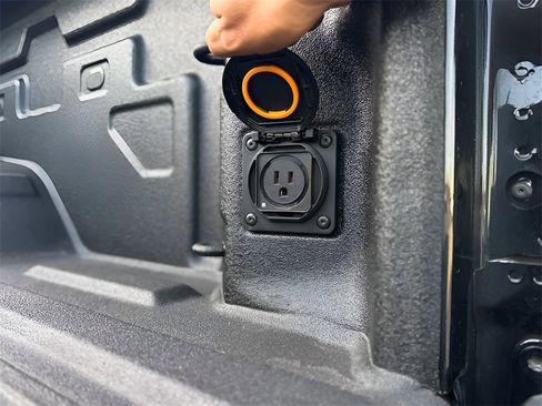 Used 2025 GMC Sierra 2500 Denali Ultimate w/ Max Trailering Package image 11