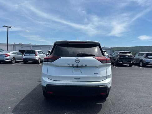 Used 2025 Nissan Rogue SV AWD/4WD image 4