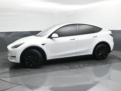 Used 2024 Tesla Model Y Long Range image 2