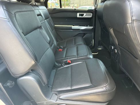 Used 2023 Ford Explorer Limited AWD/4WD image 15
