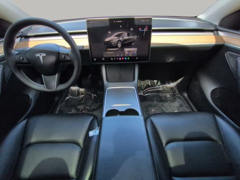 Used 2024 Tesla Model Y 2WD image 18
