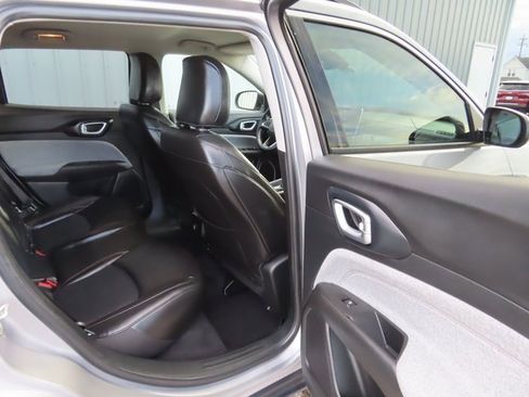 Used 2022 Jeep Compass Latitude image 27