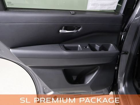 Used 2024 Nissan Pathfinder SL w/ SL Premium Package FWD image 16