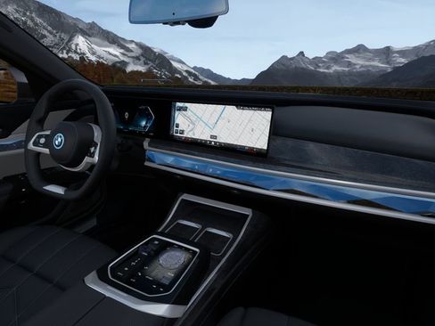 Used 2025 BMW i7 eDrive50 image 41